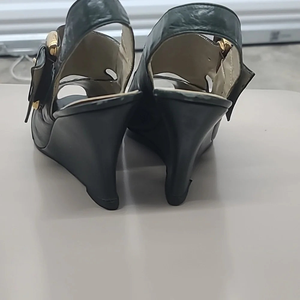 Chic Green Peep-Toe Slingback Heels